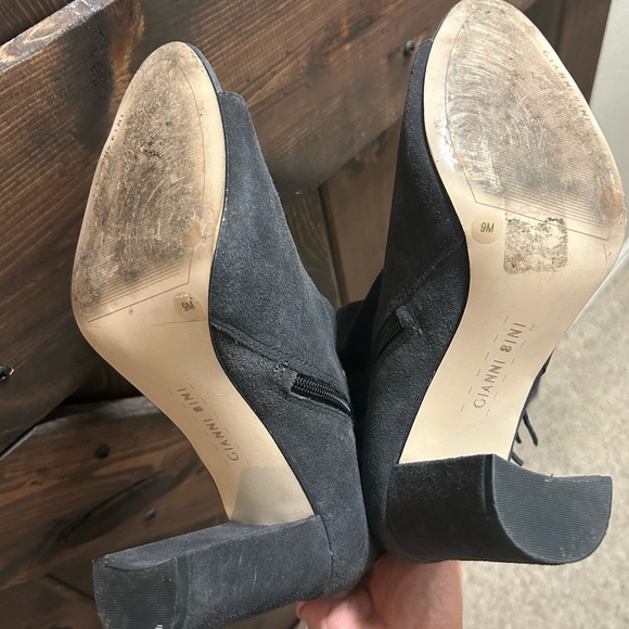 Gianni Bini Gray Suede Peep Toe Heeled Fringe Booties Size 9 - Picture 11 of 11